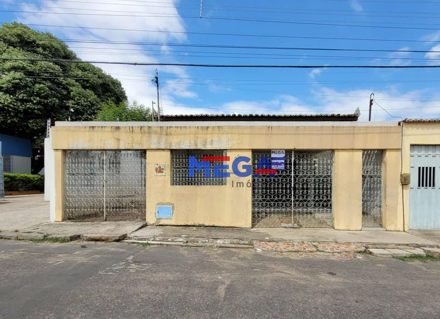Foto 1 de Casa com 4 Quartos à venda, 300m² em Triângulo, Juazeiro do Norte