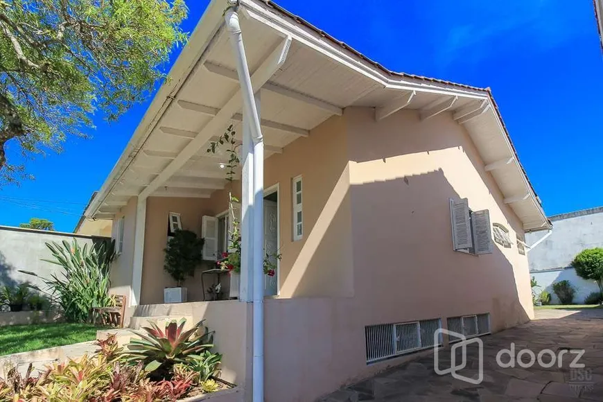 Foto 1 de Casa com 2 Quartos à venda, 99m² em Espiríto Santo, Porto Alegre