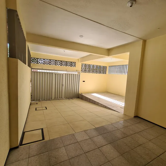 Foto 1 de Casa com 4 Quartos à venda, 350m² em Sapiranga, Fortaleza