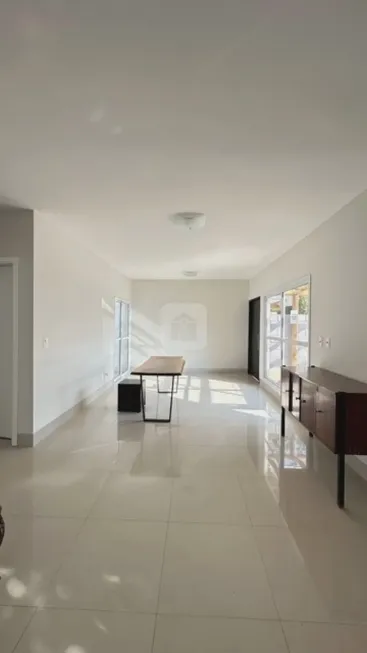 Foto 1 de Casa de Condomínio com 4 Quartos à venda, 310m² em Jardim Inconfidência, Uberlândia