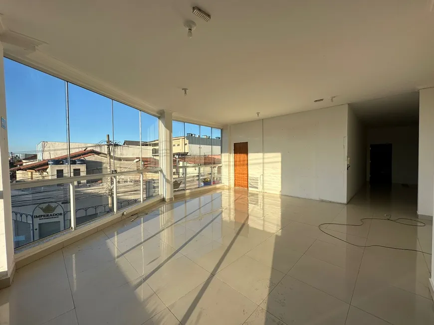 Foto 1 de Sala Comercial para alugar, 250m² em Parque Residencial Laranjeiras, Serra