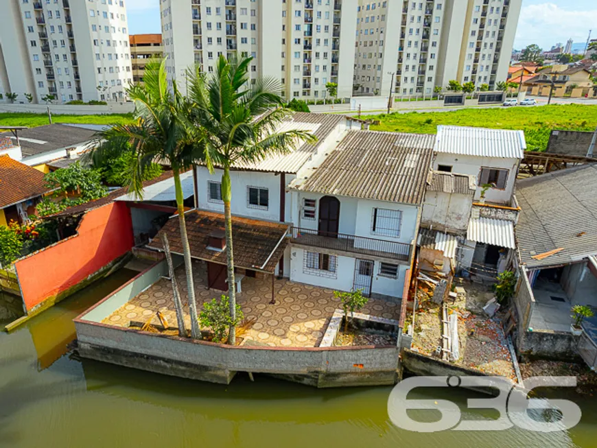 Foto 1 de Sobrado com 3 Quartos à venda, 172m² em Bucarein, Joinville