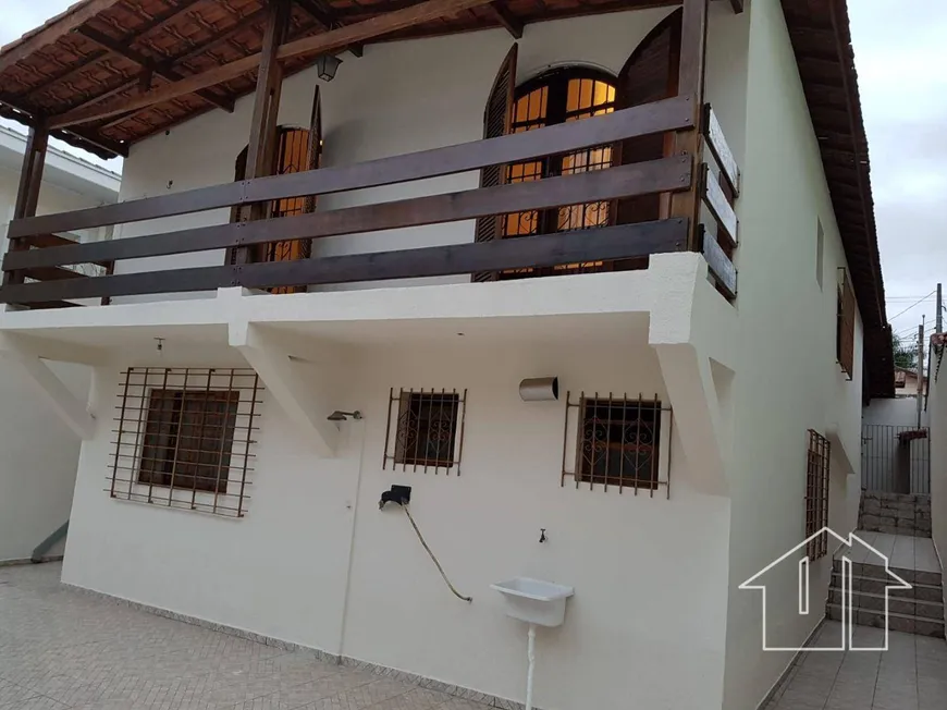 Foto 1 de Casa com 5 Quartos para venda ou aluguel, 260m² em Jardim das Indústrias, São José dos Campos