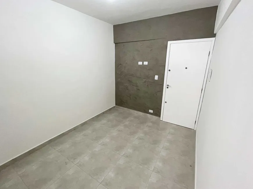 Foto 1 de Kitnet à venda, 32m² em Vila Guilhermina, Praia Grande