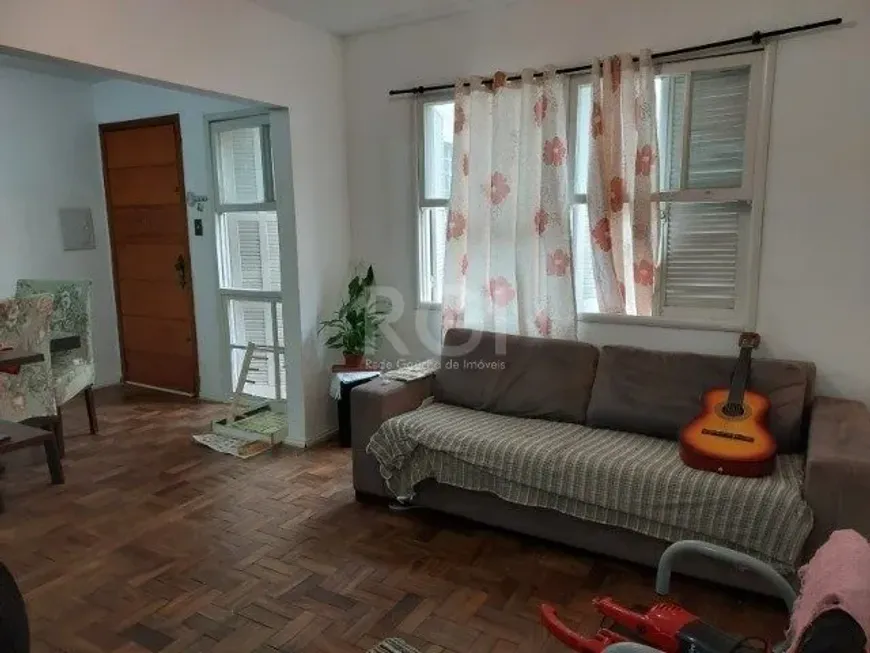 Foto 1 de Apartamento com 4 Quartos à venda, 76m² em Santo Antônio, Porto Alegre