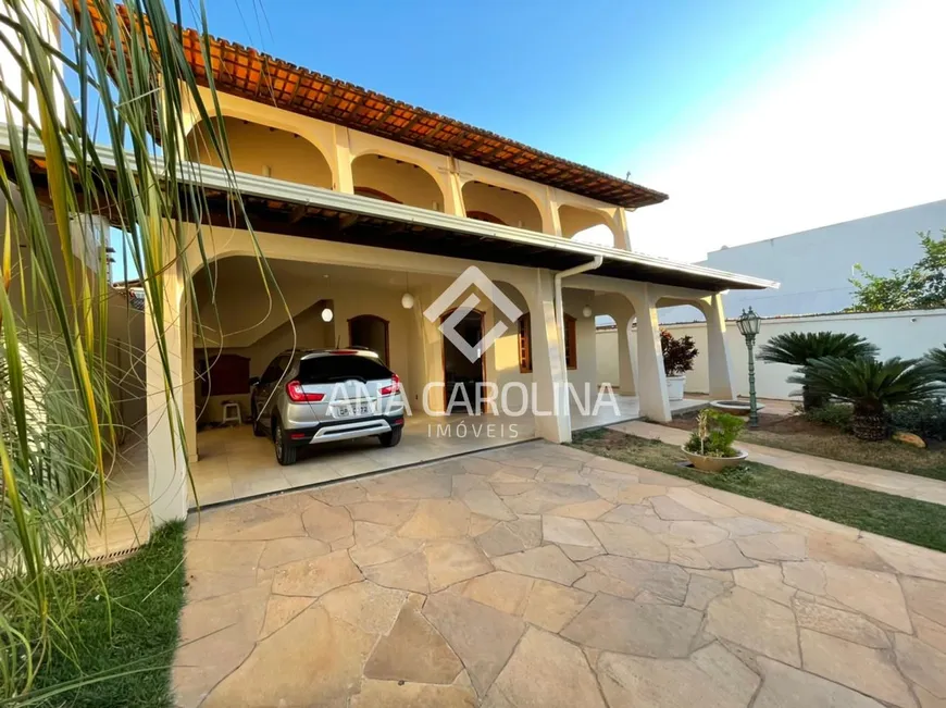 Foto 1 de Casa com 5 Quartos à venda, 585m² em São José, Montes Claros