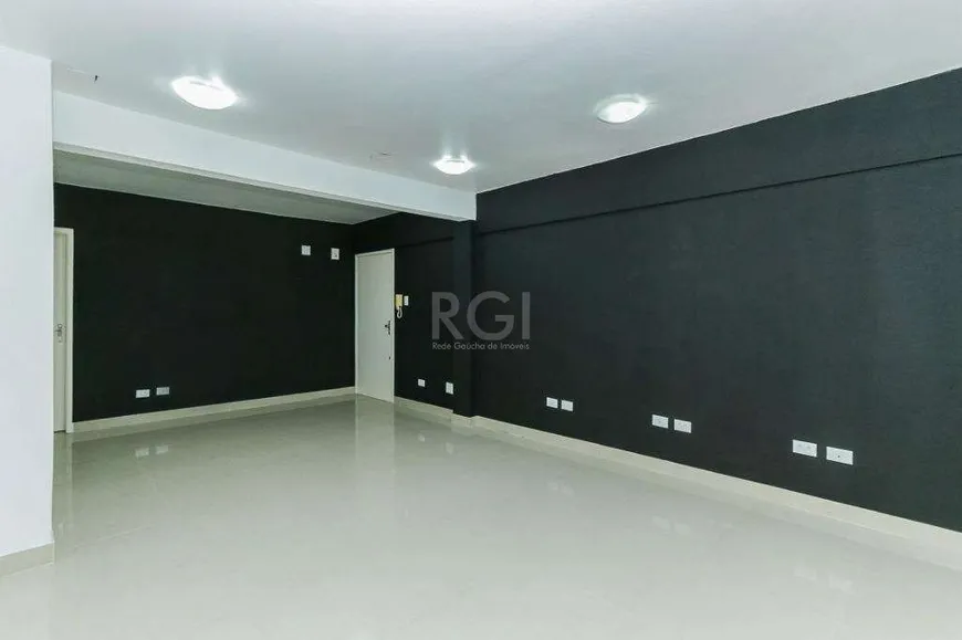 Foto 1 de Sala Comercial à venda, 34m² em Chácara das Pedras, Porto Alegre