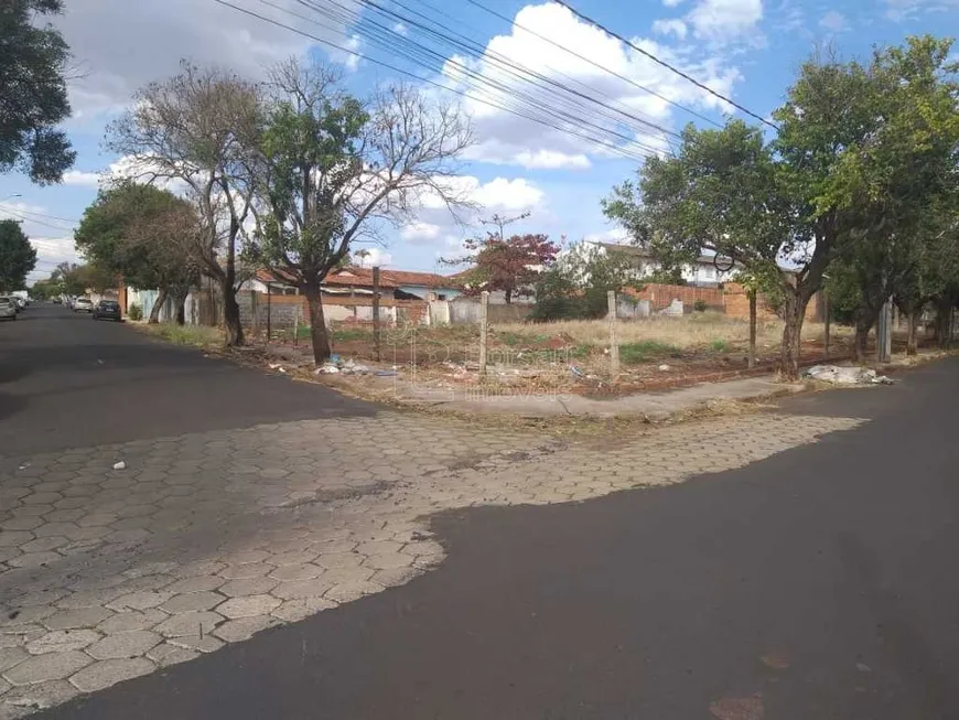 Foto 1 de Lote/Terreno à venda, 1855m² em São Geraldo, Araraquara