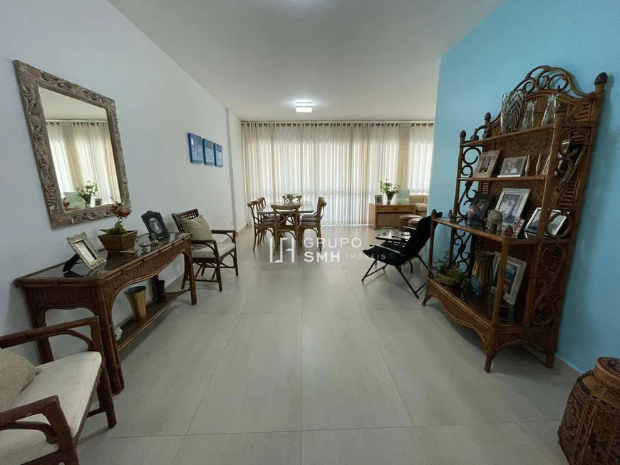 Foto 1 de Apartamento com 3 Quartos à venda, 130m² em Praia das Pitangueiras, Guarujá