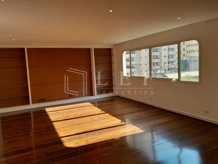 Foto 1 de Apartamento com 3 Quartos para alugar, 210m² em Cerqueira César, São Paulo