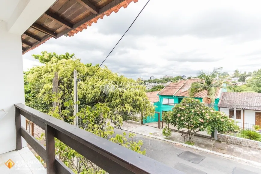 Foto 1 de Casa com 4 Quartos à venda, 225m² em Jardim Itú Sabará, Porto Alegre