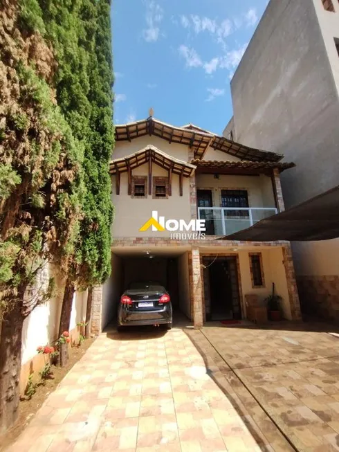 Foto 1 de Casa com 3 Quartos à venda, 218m² em Diamante, Belo Horizonte