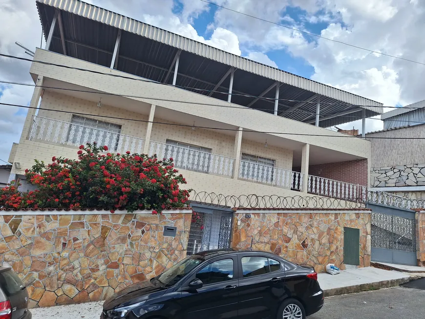 Foto 1 de Casa com 4 Quartos para alugar, 350m² em Aparecida, Belo Horizonte