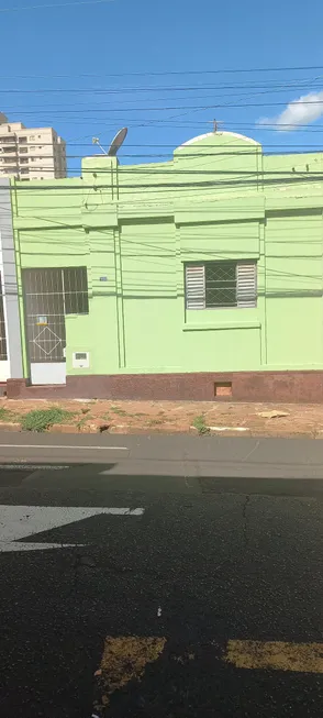 Foto 1 de Casa com 3 Quartos para alugar, 80m² em Centro, Araraquara