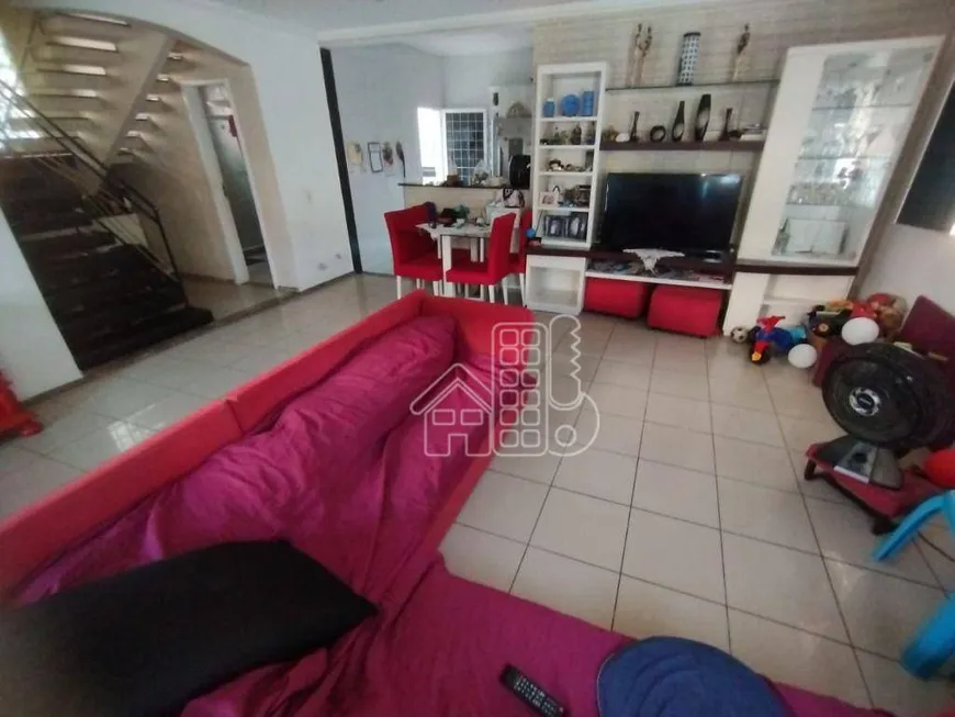 Foto 1 de Casa de Condomínio com 4 Quartos à venda, 150m² em Pacheco, São Gonçalo