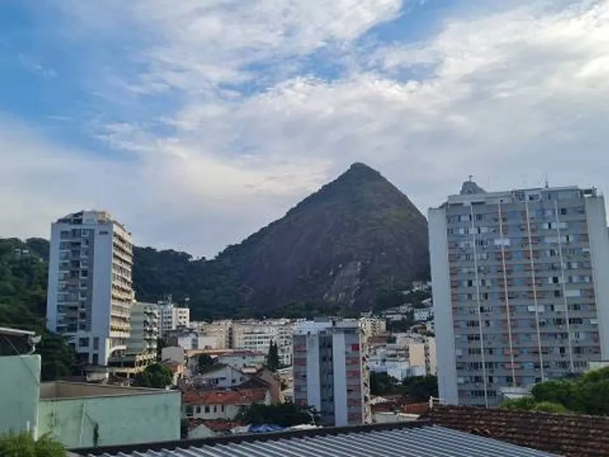Foto 1 de Sobrado com 2 Quartos à venda, 100m² em Laranjeiras, Rio de Janeiro