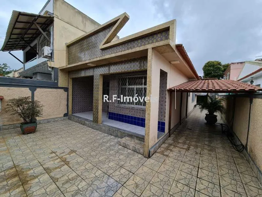 Foto 1 de Casa de Condomínio com 3 Quartos à venda, 183m² em  Vila Valqueire, Rio de Janeiro