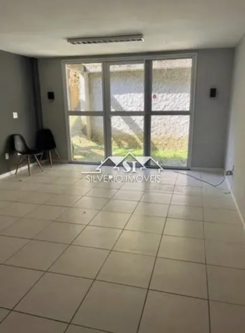 Foto 1 de Sala Comercial à venda, 32m² em Quarteirão Brasileiro, Petrópolis