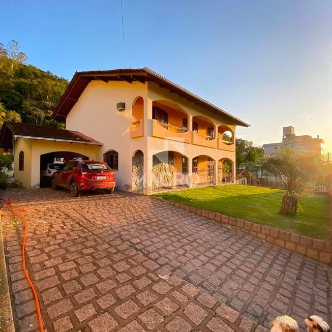 Foto 1 de Casa com 4 Quartos à venda, 242m² em Vila Nova, Jaraguá do Sul