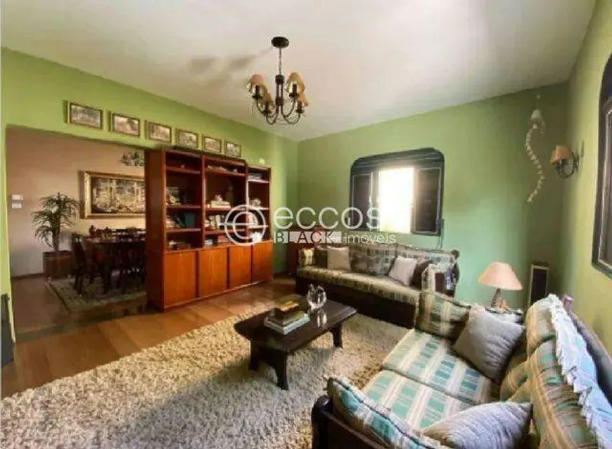 Foto 1 de Casa com 3 Quartos à venda, 270m² em Tibery, Uberlândia
