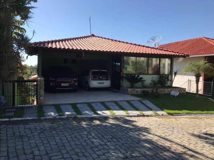 Foto 1 de Casa de Condomínio com 3 Quartos à venda, 400m² em Sapê, Niterói