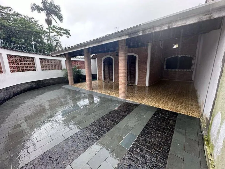 Foto 1 de Casa com 3 Quartos para alugar, 180m² em Itaguá, Ubatuba