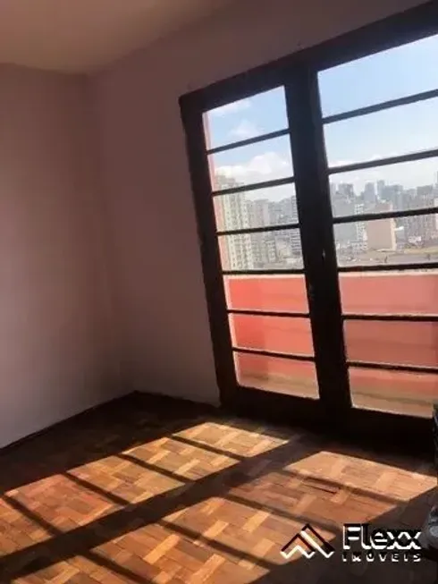 Foto 1 de Apartamento com 3 Quartos à venda, 66m² em Centro, Curitiba