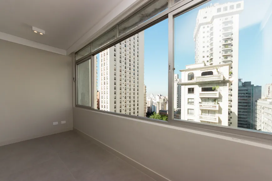 Foto 1 de Apartamento com 3 Quartos à venda, 212m² em Cerqueira César, São Paulo