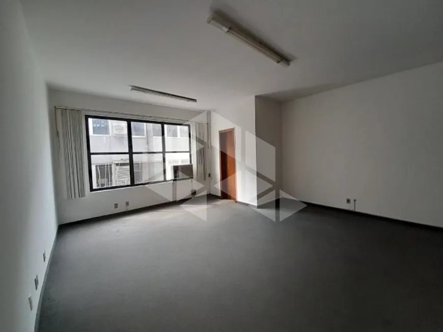 Foto 1 de Sala Comercial para alugar, 38m² em Tristeza, Porto Alegre