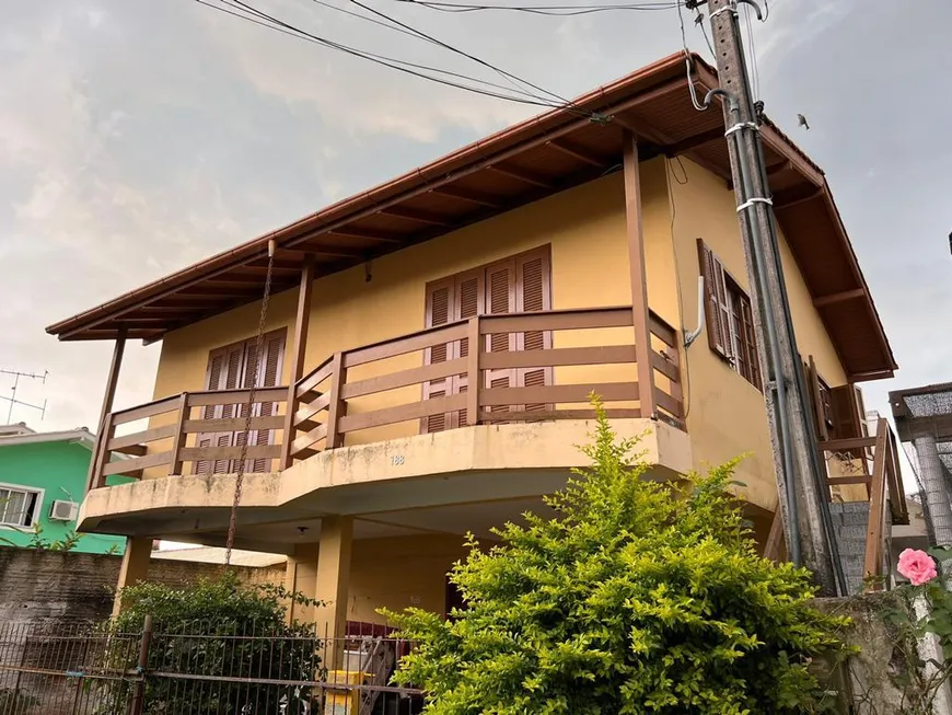 Foto 1 de Casa com 5 Quartos à venda, 135m² em Cachoeira do Bom Jesus, Florianópolis