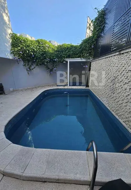 Foto 1 de Casa de Condomínio com 4 Quartos para alugar, 400m² em Barra da Tijuca, Rio de Janeiro