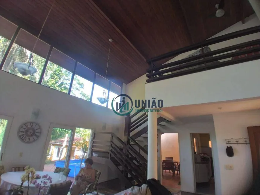 Foto 1 de Casa de Condomínio com 4 Quartos à venda, 250m² em Sapê, Niterói