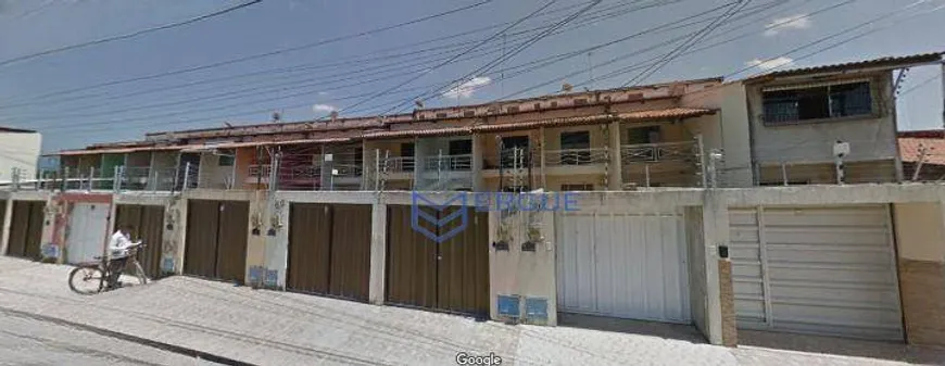 Foto 1 de Casa com 3 Quartos à venda, 130m² em Siqueira, Fortaleza