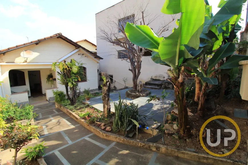 Foto 1 de Casa com 3 Quartos à venda, 360m² em Padre Eustáquio, Belo Horizonte