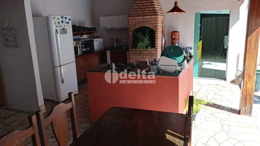 Foto 1 de Casa com 4 Quartos à venda, 220m² em Osvaldo Rezende, Uberlândia
