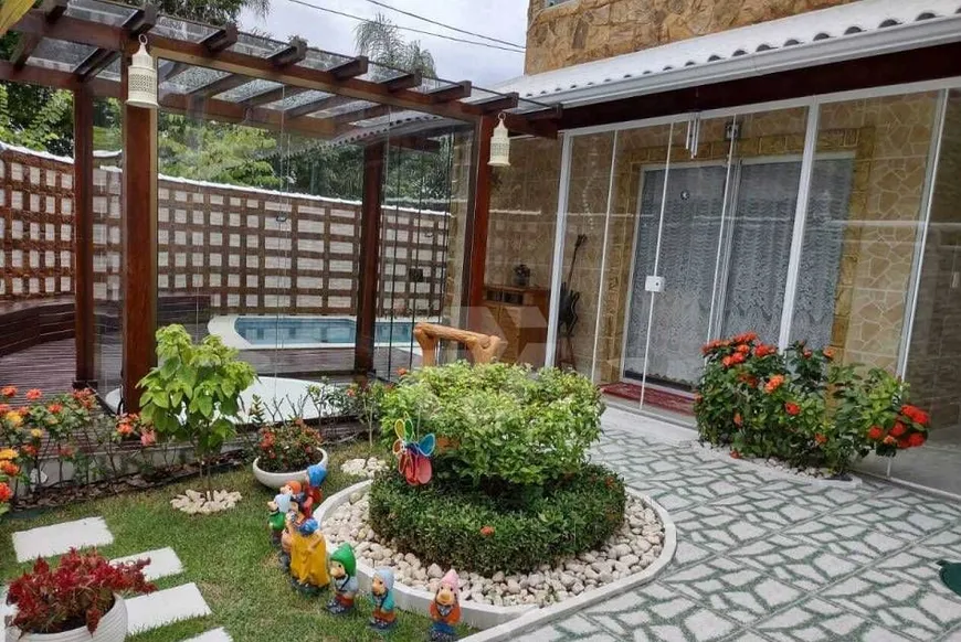 Foto 1 de Casa de Condomínio com 4 Quartos à venda, 194m² em Vargem Pequena, Rio de Janeiro