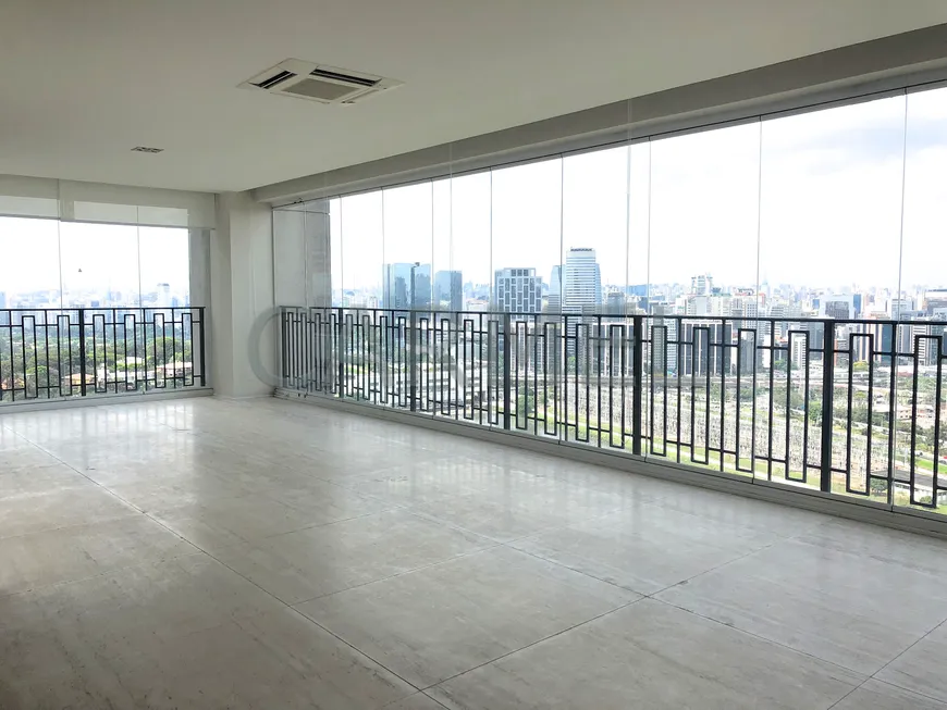 Foto 1 de Apartamento com 3 Quartos para venda ou aluguel, 300m² em Cidade Jardim, São Paulo