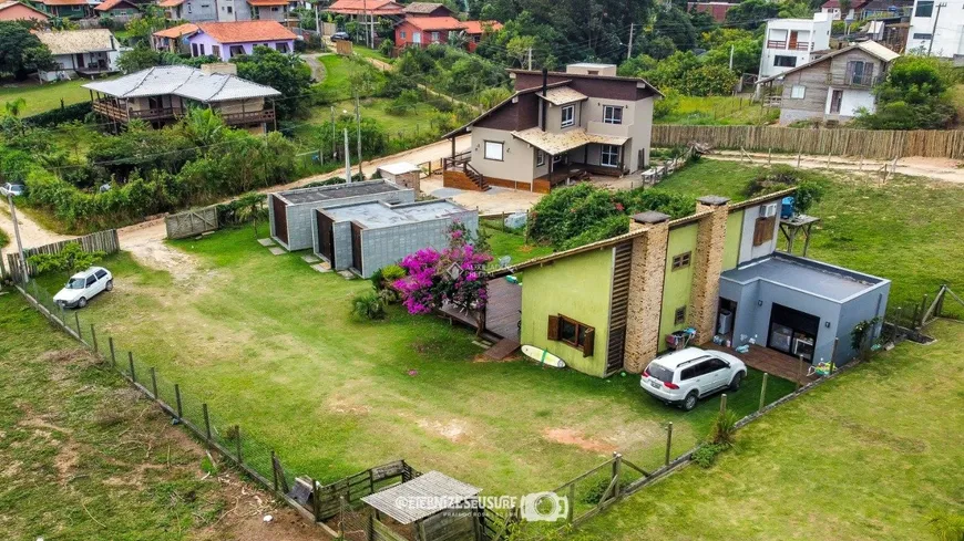 Foto 1 de Casa com 6 Quartos à venda, 220m² em Ibiraquera, Imbituba