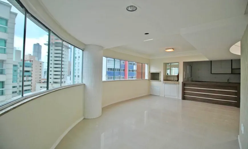 Foto 1 de Apartamento com 3 Quartos à venda, 120m² em Centro, Balneário Camboriú