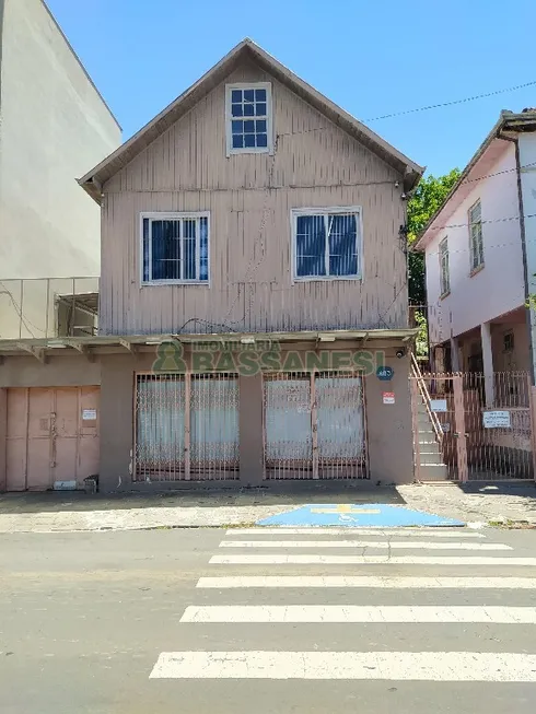 Foto 1 de Casa para alugar, 150m² em Rio Branco, Caxias do Sul