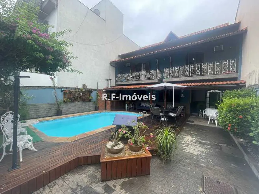 Foto 1 de Casa de Condomínio com 3 Quartos à venda, 232m² em  Vila Valqueire, Rio de Janeiro