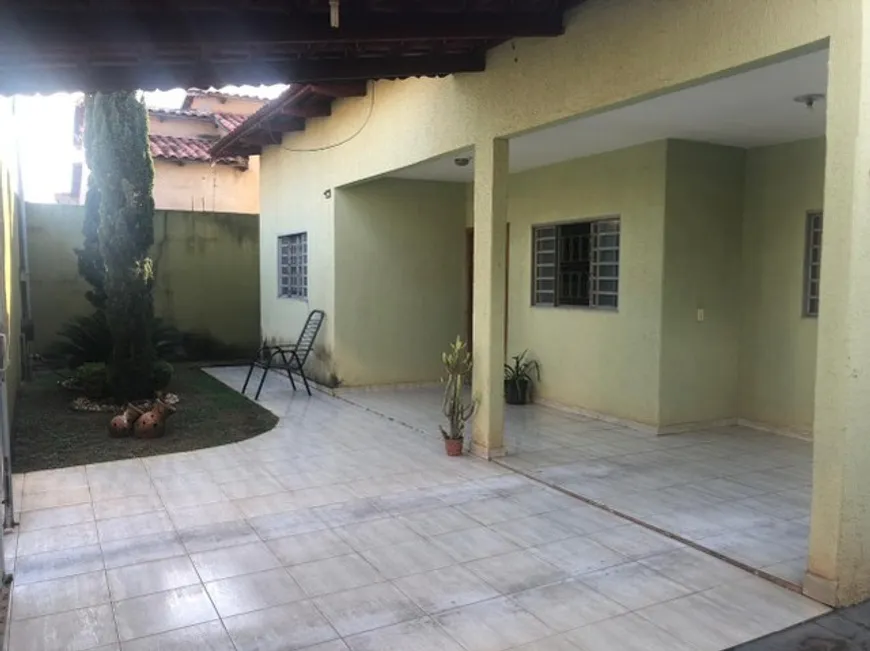Foto 1 de Casa com 3 Quartos à venda, 300m² em Residencial Primavera, Goiânia
