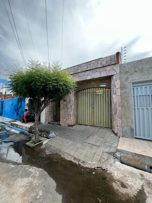 Foto 1 de Casa com 3 Quartos à venda, 145m² em Lagoa Seca, Juazeiro do Norte