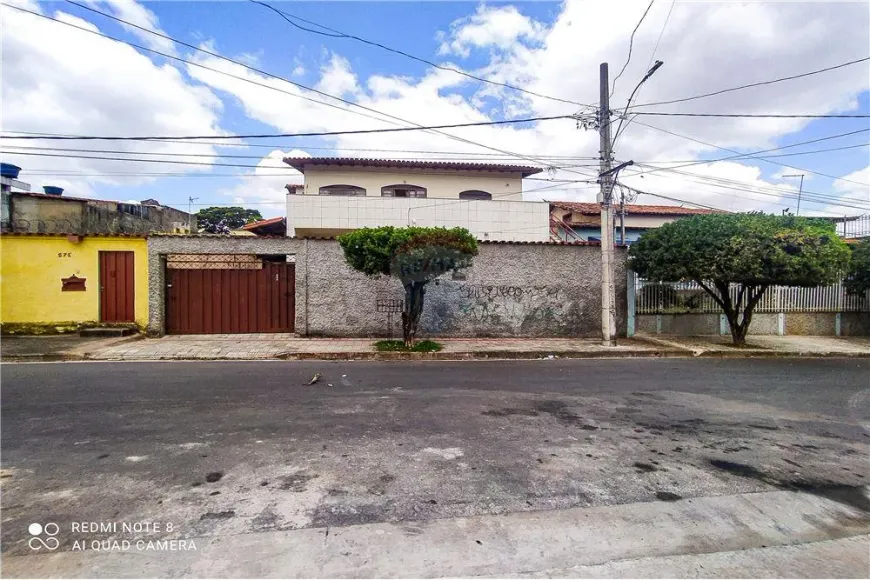 Foto 1 de Casa com 7 Quartos à venda, 243m² em Jardim Guanabara, Belo Horizonte