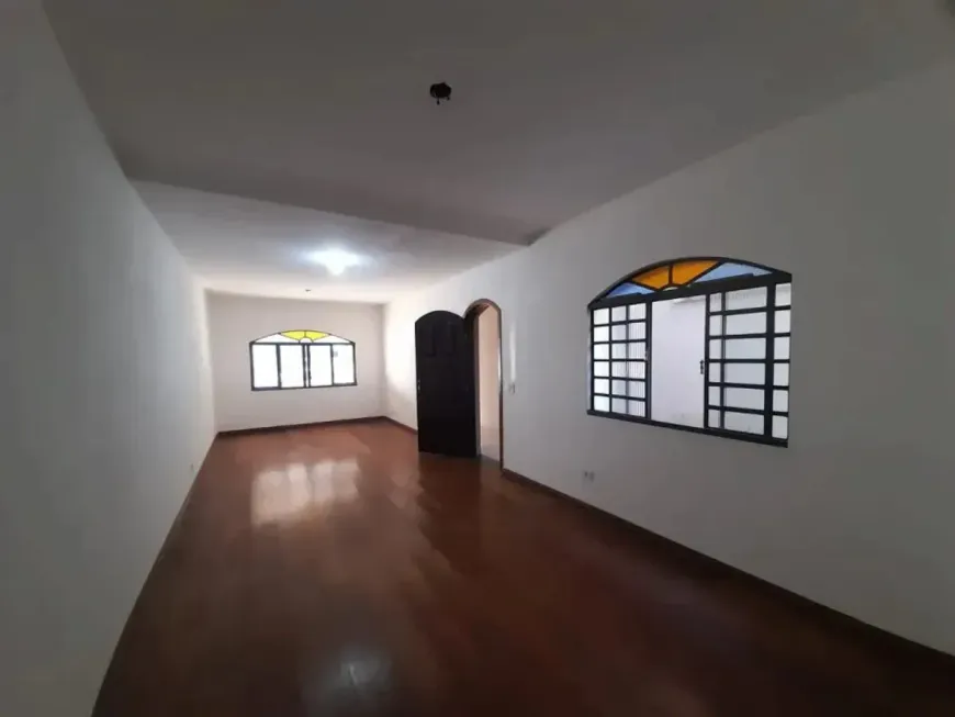 Foto 1 de Casa com 3 Quartos para alugar, 150m² em Jardim Olympia, São Paulo