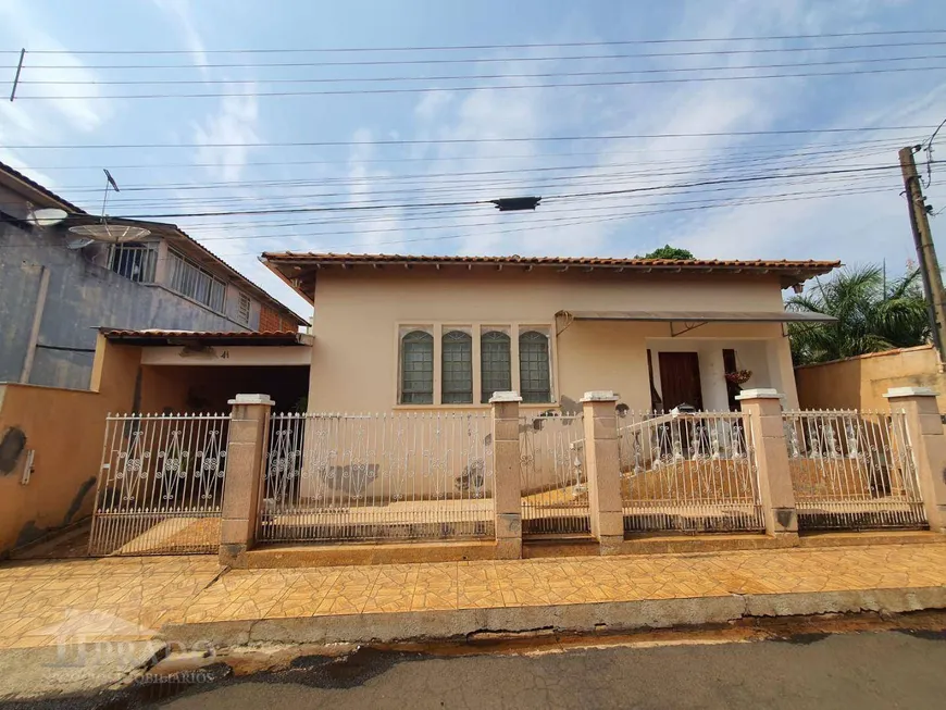 Foto 1 de Casa com 3 Quartos à venda, 164m² em Centro, Ibiporã