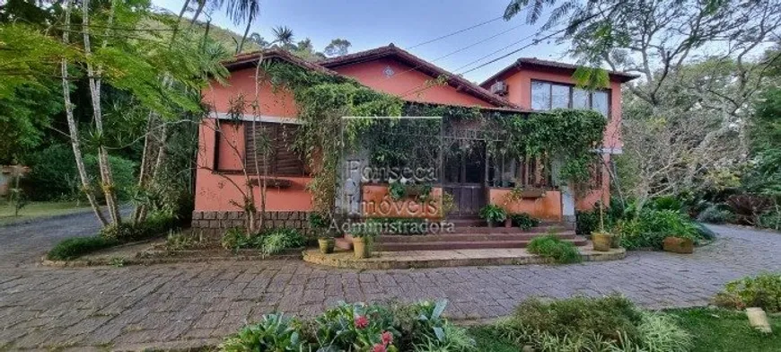 Foto 1 de Casa com 7 Quartos para alugar, 275m² em Carangola, Petrópolis