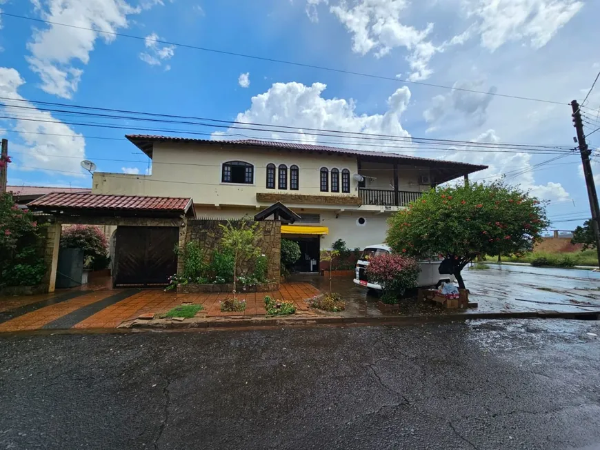 Foto 1 de Imóvel Comercial com 3 Quartos à venda, 334m² em Waldemar Hauer, Londrina