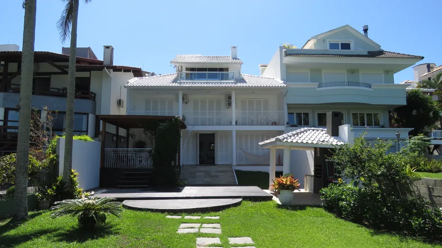 Foto 1 de Casa com 4 Quartos à venda, 430m² em Joao Paulo, Florianópolis