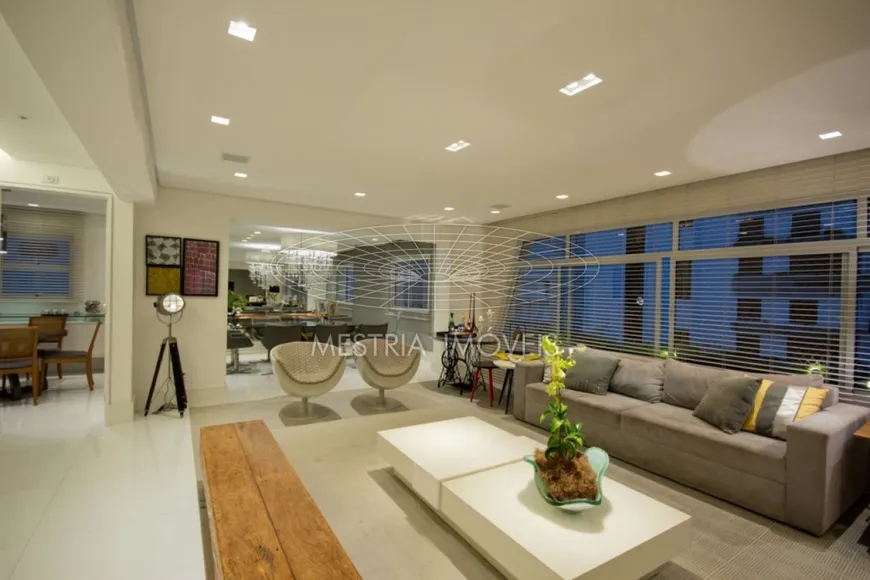 Foto 1 de Apartamento com 3 Quartos à venda, 244m² em Jardim Paulista, São Paulo